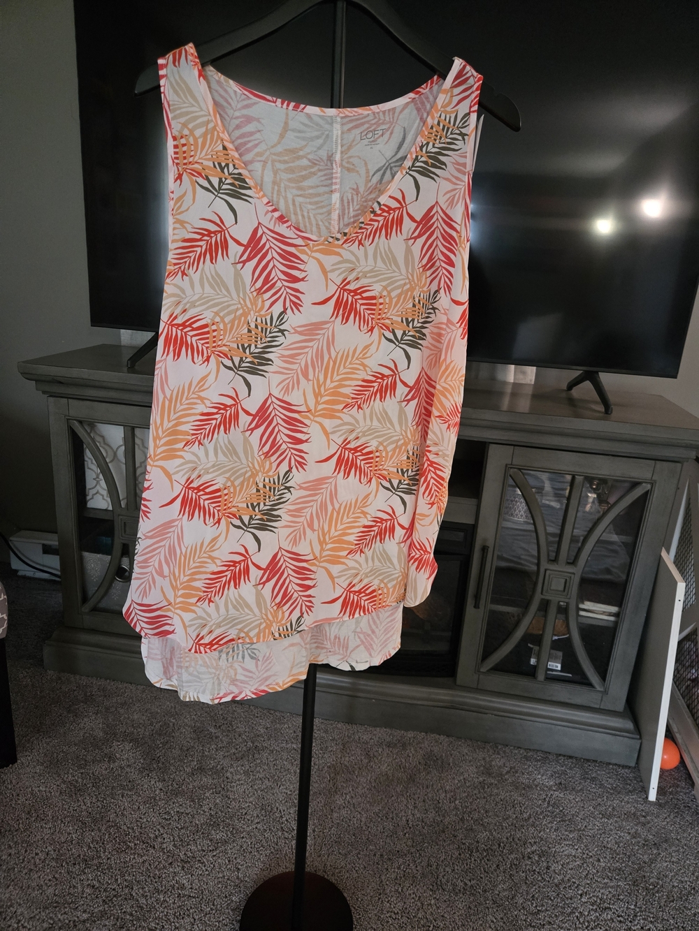 NWT-LOFT Sleeveless V-Neck Chiffon Camisole in White, Red & Orange Leaf Print